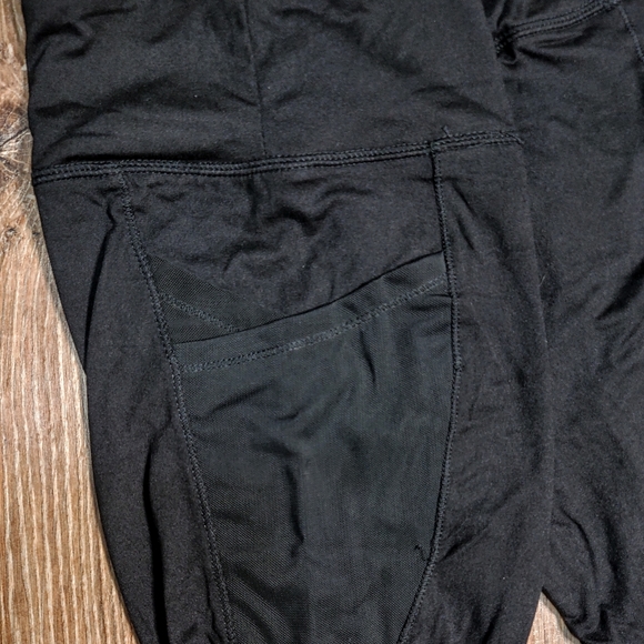 Curvy Black Leggings - Picture 4 of 5